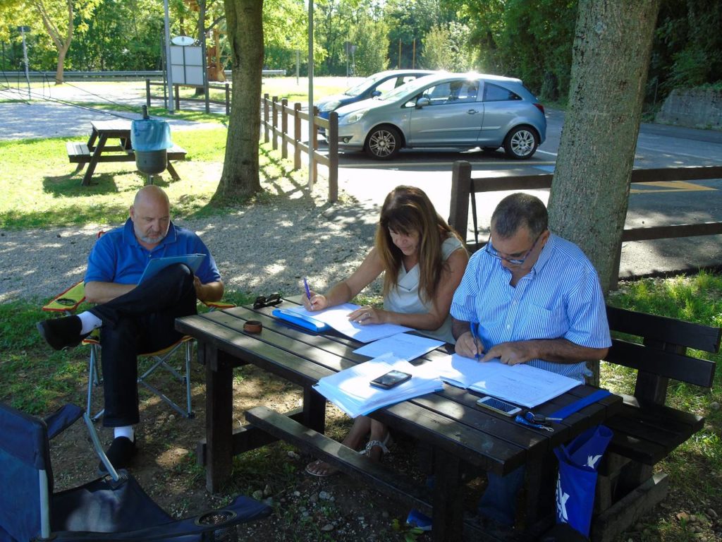 Scopri di più sull'articolo Laboratorio poetico al parco – foto