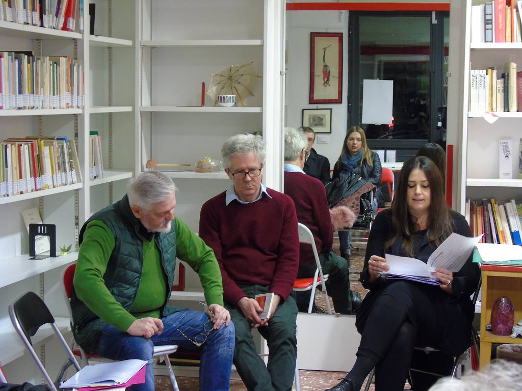 Al momento stai visualizzando Samuele Editore alla Biblioteca Elio Pagliarani – foto di Ruggero Passeri