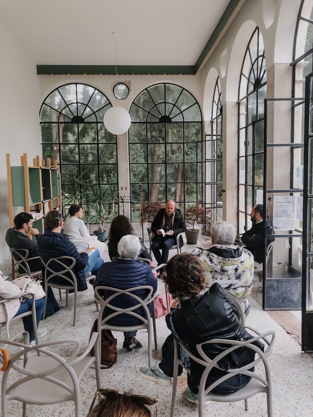 Scopri di più sull'articolo Poesia in villa – 6 maggio – foto