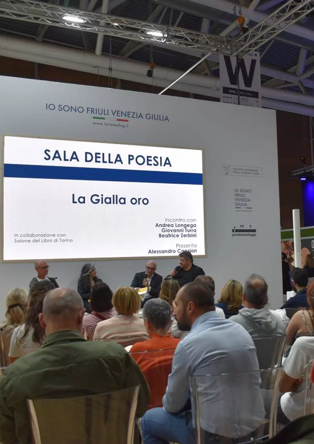 Scopri di più sull'articolo Salone del Libro 2025: la Collana Gialla Oro – foto